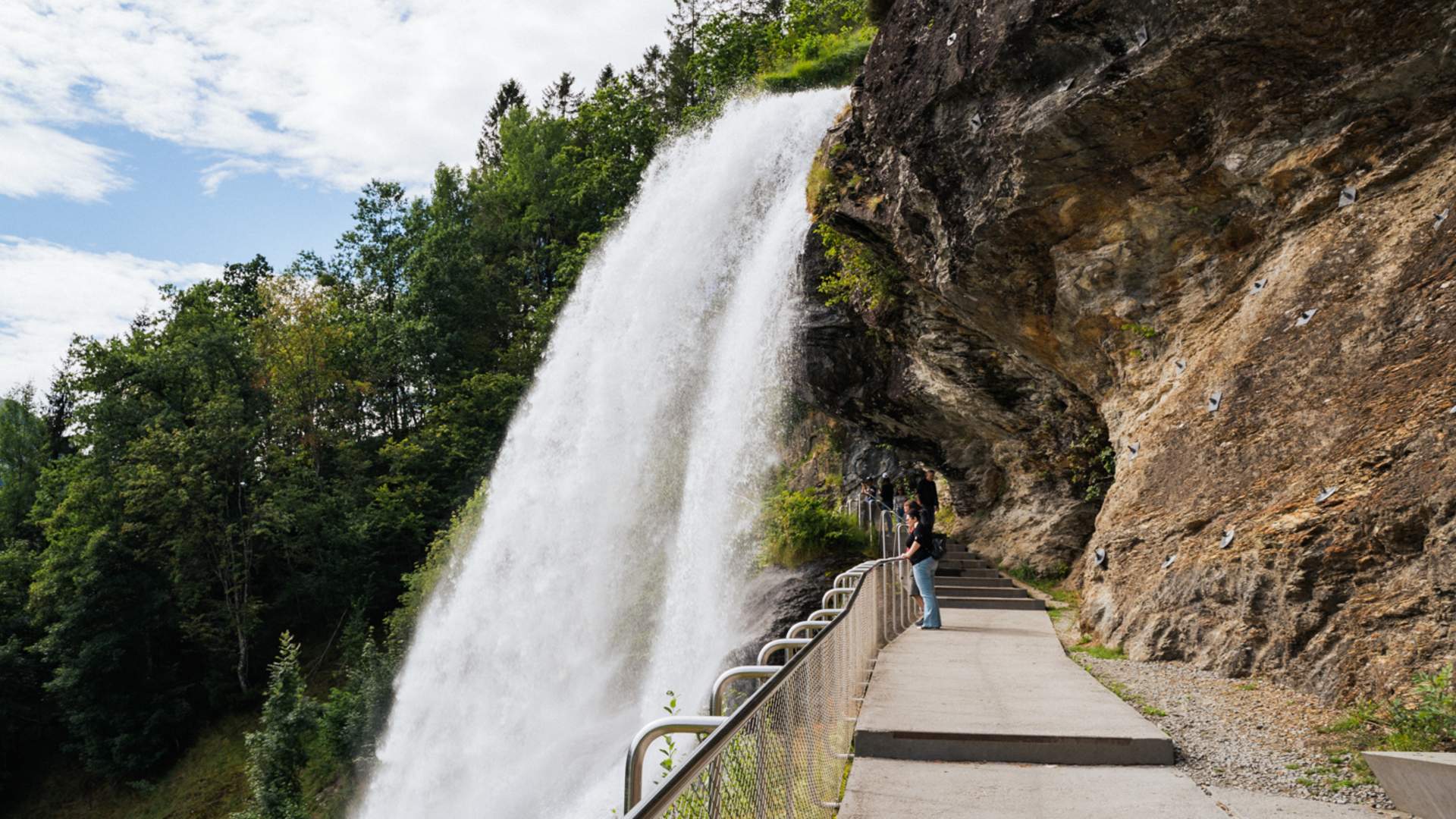 Steinsdalsfossen Waterfall | Sightseeing | Norheimsund | Norway